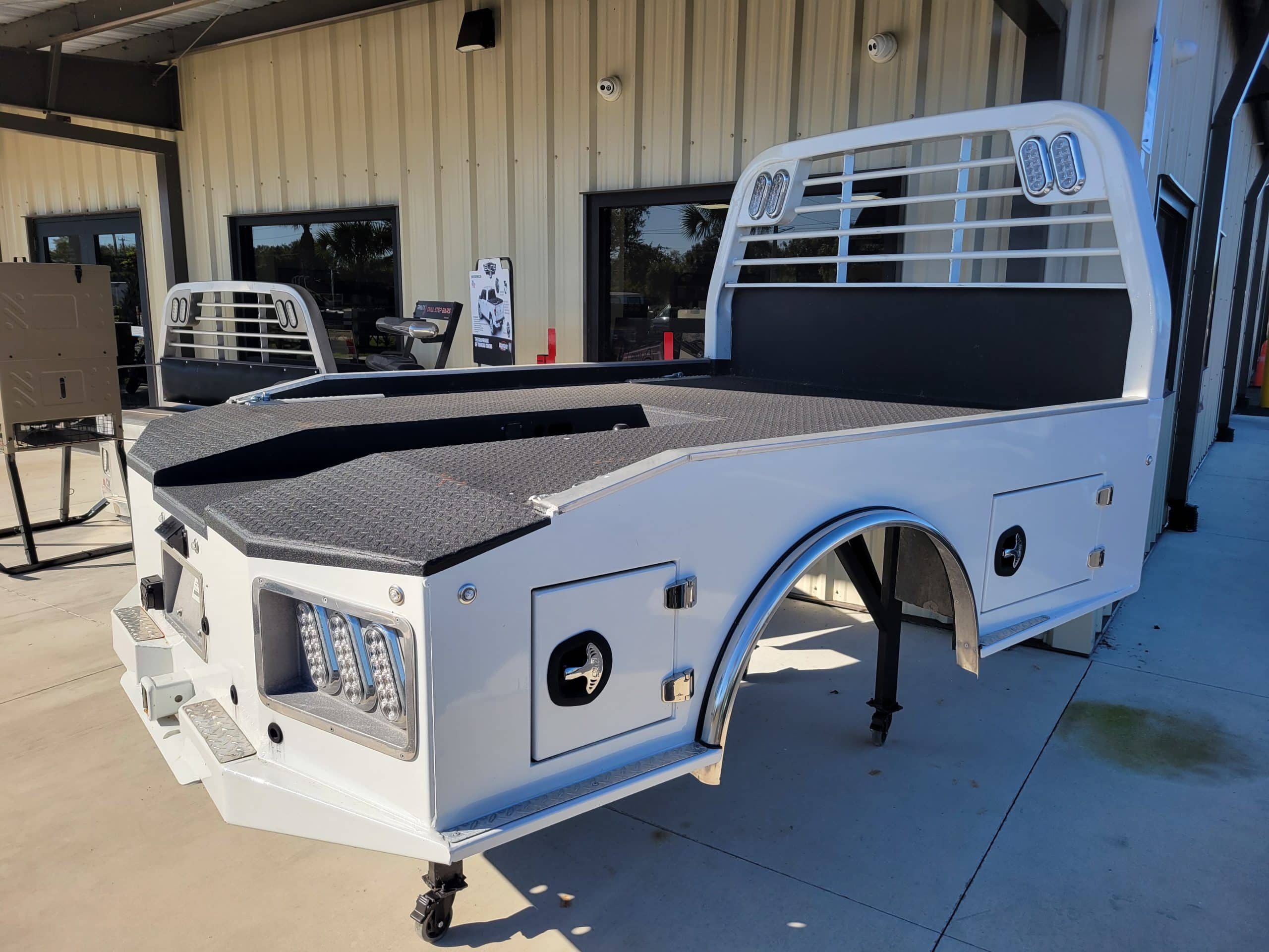 2025 CM Truck Beds 8’6″82/57/42 Pearl White ER Bed Stock No: KD00392257